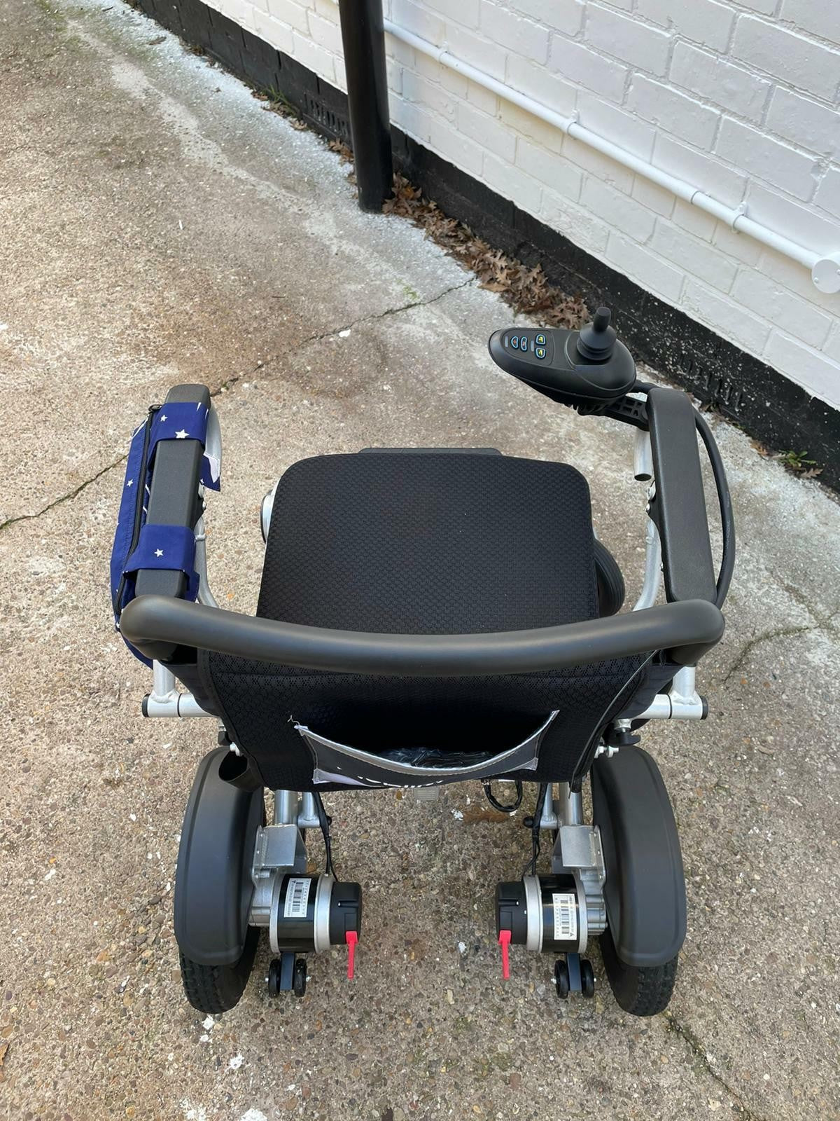 Wheelchair armrest bag
