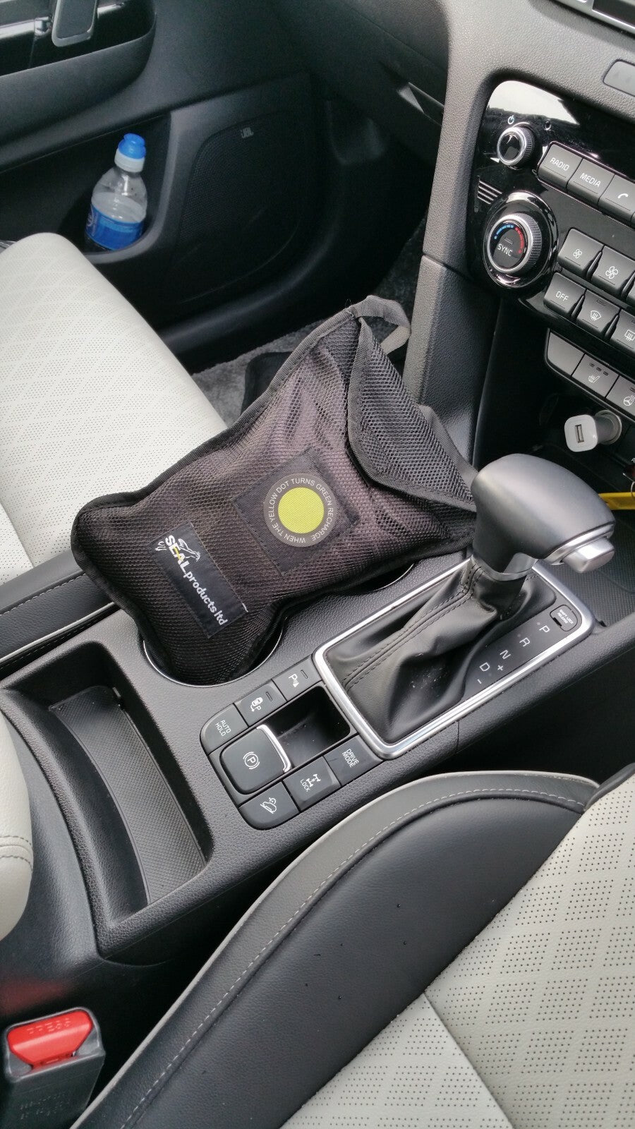 Extra large appx1.20.kg DRYAIR CAR/HOME DEHUMIDIFIER BAG MOISTURE /RECHARGEABLE